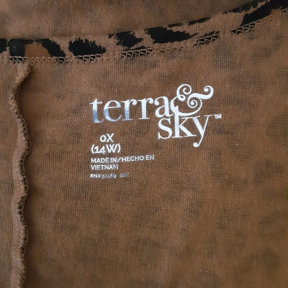 BUNDLE 3 for $10 TERRA & SKY TOP (2 for $8) - Picture 4 of 5